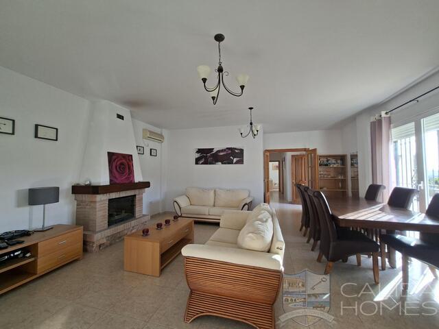 Image No.10-3 Bed Villa for sale