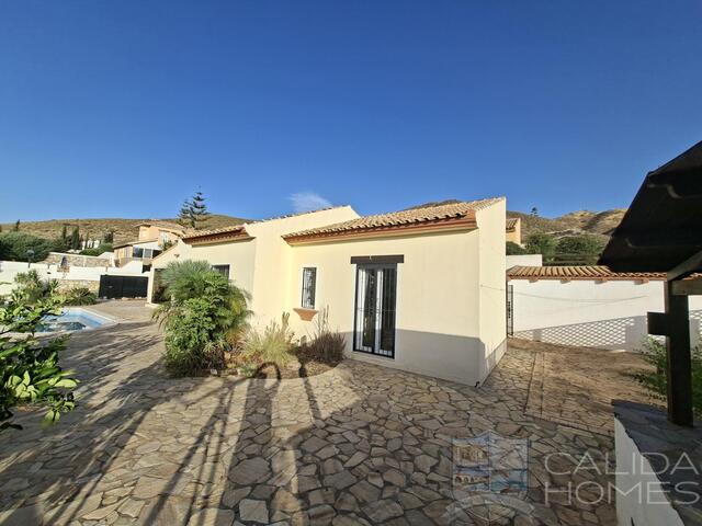 Image No.8-3 Bed Villa for sale