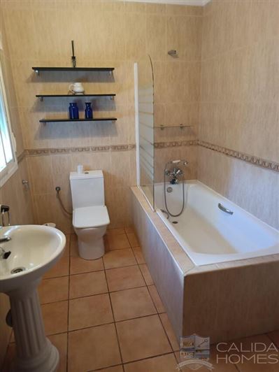 Image No.12-7 Bed Villa for sale