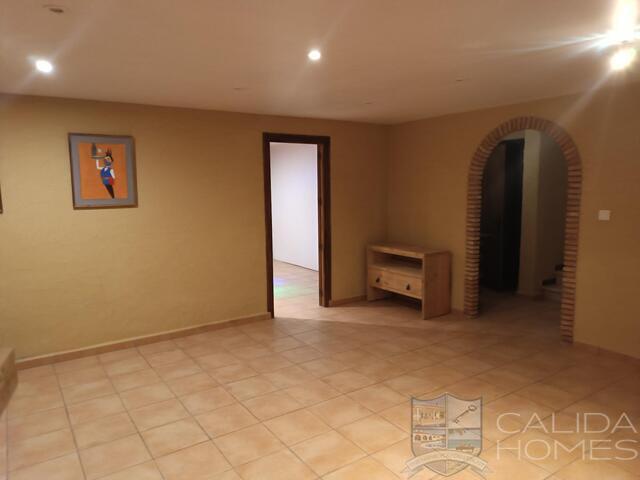 Image No.18-7 Bed Villa for sale