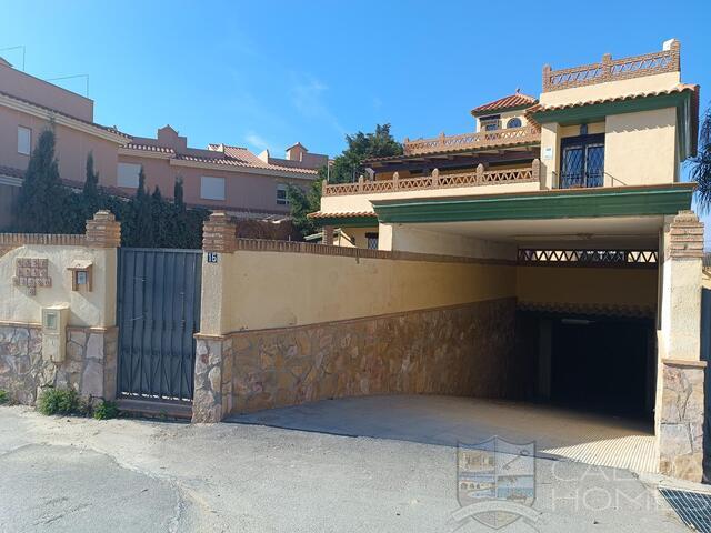 Image No.4-7 Bed Villa for sale