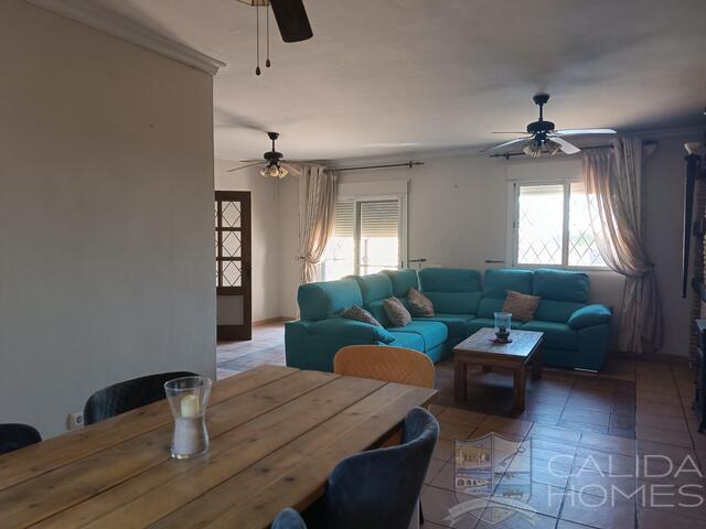 Image No.7-7 Bed Villa for sale