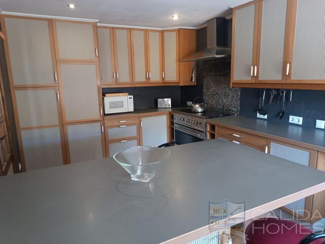 Image No.9-7 Bed Villa for sale