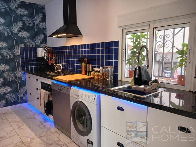 Image No.14-5 Bed Townhouse for sale