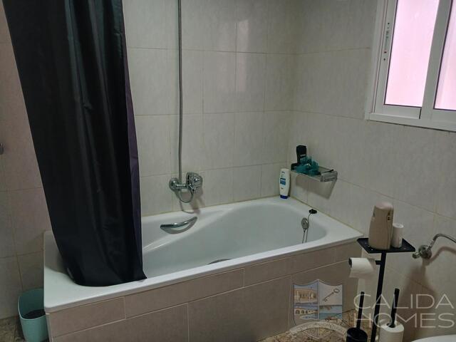 Image No.18-5 Bed Townhouse for sale