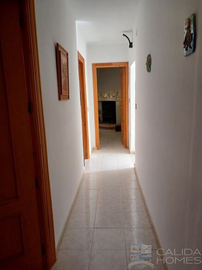 Image No.19-5 Bed Townhouse for sale