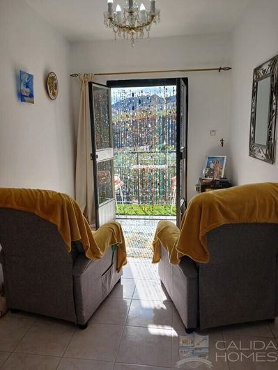 Image No.20-5 Bed Townhouse for sale