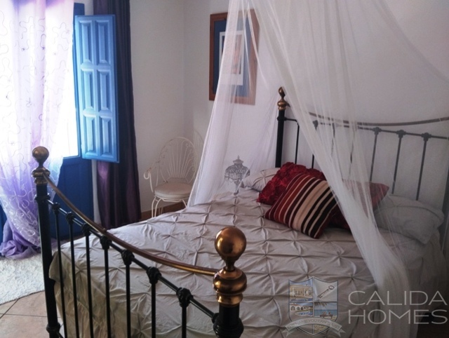 Image No.14-7 Bed House for sale