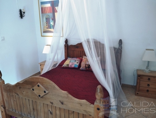 Image No.15-7 Bed House for sale