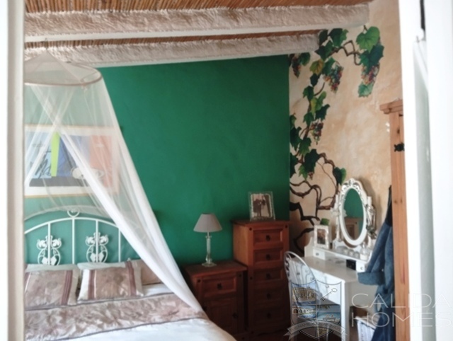 Image No.17-7 Bed House for sale