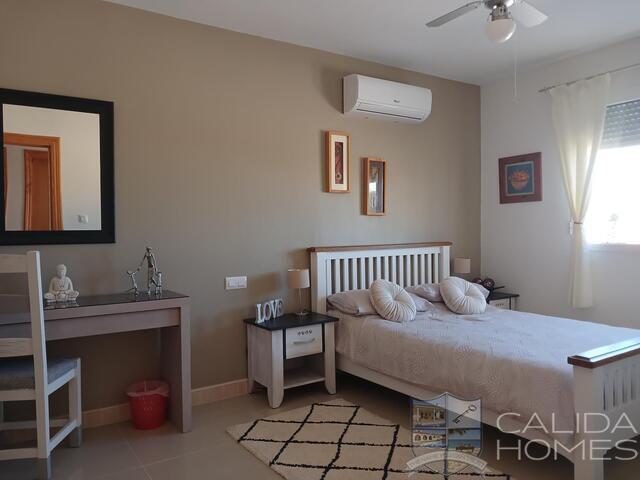 Image No.17-5 Bed Villa for sale