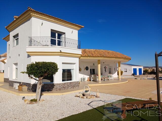 Image No.2-5 Bed Villa for sale