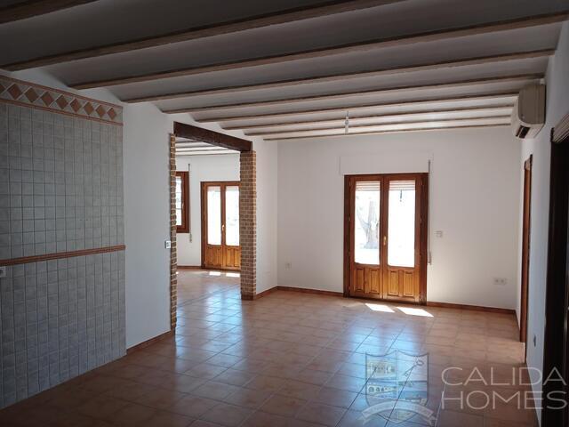 Image No.8-5 Bed Villa for sale
