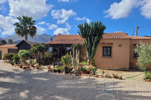 Image No.1-3 Bed Villa for sale