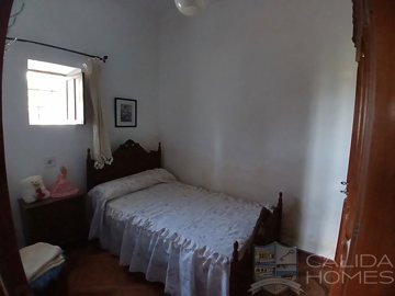 cortijo-meadow-terraced-country-house-for-sal