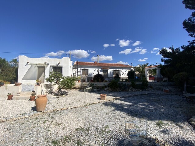 Image No.1-3 Bed Villa for sale