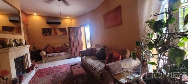 Image No.10-3 Bed House for sale