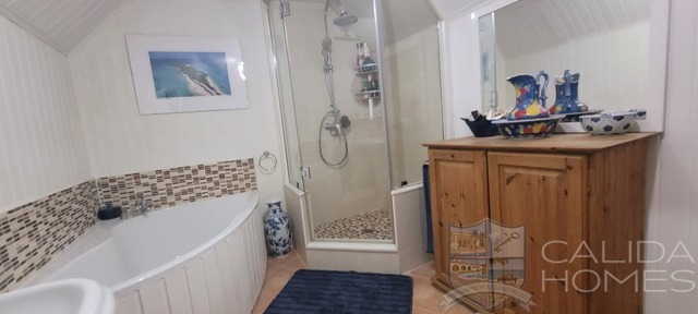 Image No.20-3 Bed House for sale