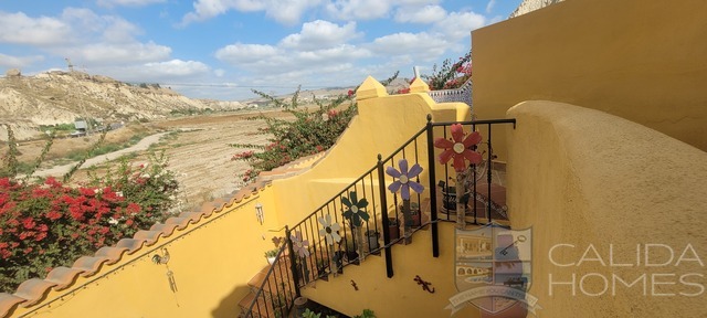 Image No.3-3 Bed House for sale