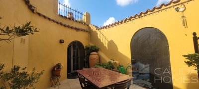 casa-amarilla-detached-character-house-for-sa