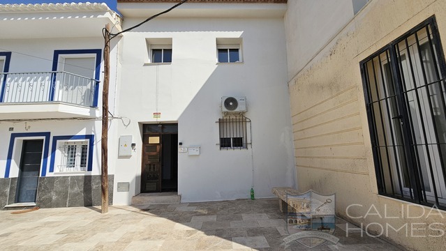Image No.1-4 Bed Townhouse for sale