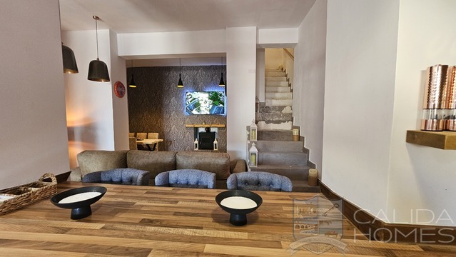 Image No.11-4 Bed Townhouse for sale