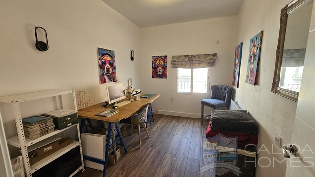 Image No.15-4 Bed Townhouse for sale