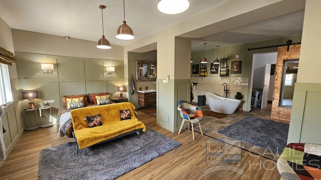 Image No.18-4 Bed Townhouse for sale