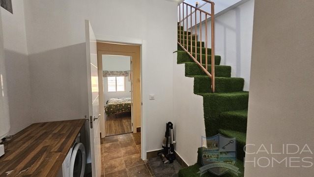 Image No.20-4 Bed Townhouse for sale