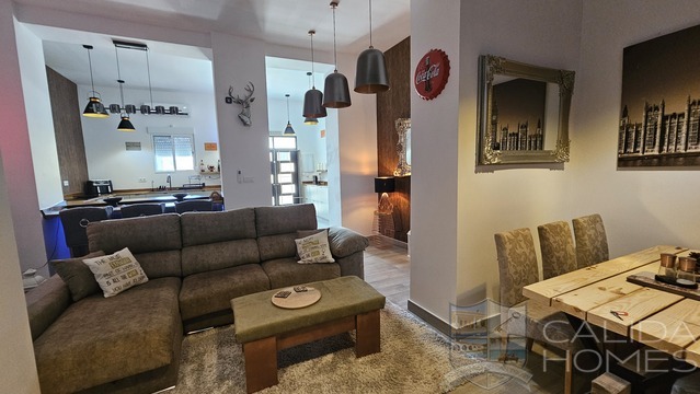 Image No.7-4 Bed Townhouse for sale