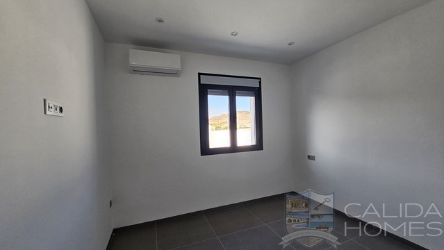 Image No.17-3 Bed Property for sale