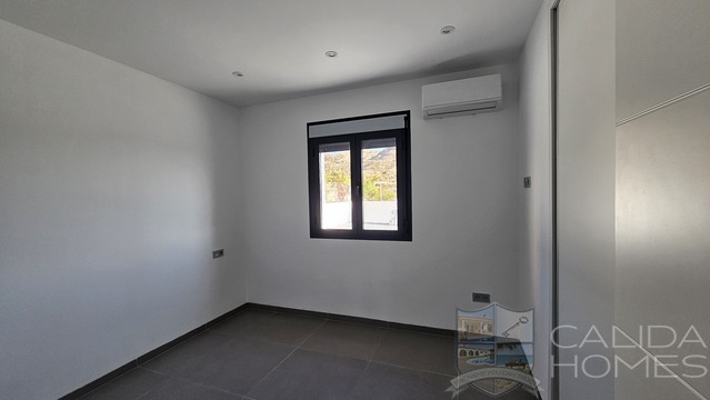 Image No.18-3 Bed Property for sale