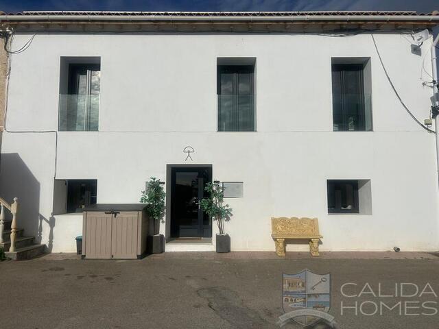 Image No.1-5 Bed Townhouse for sale