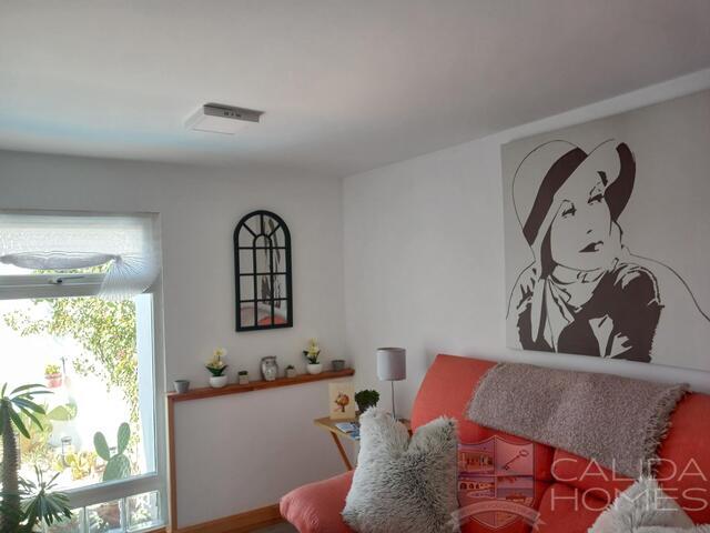 Image No.13-6 Bed Townhouse for sale