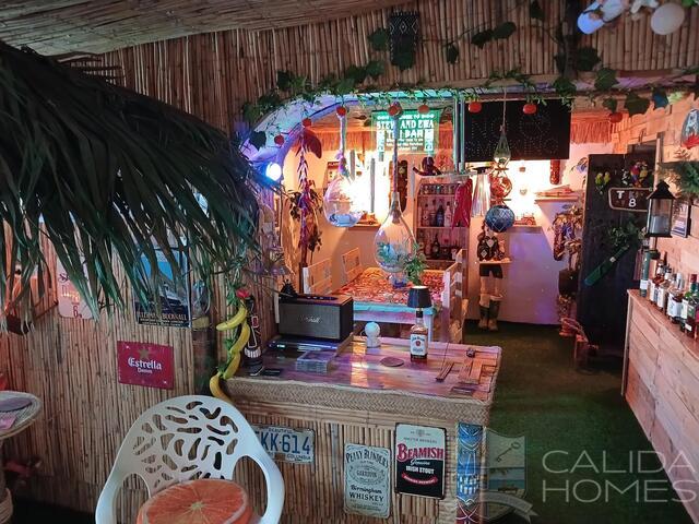 Image No.17-6 Bed Townhouse for sale