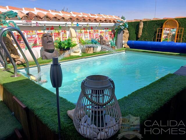 Image No.18-6 Bed Townhouse for sale