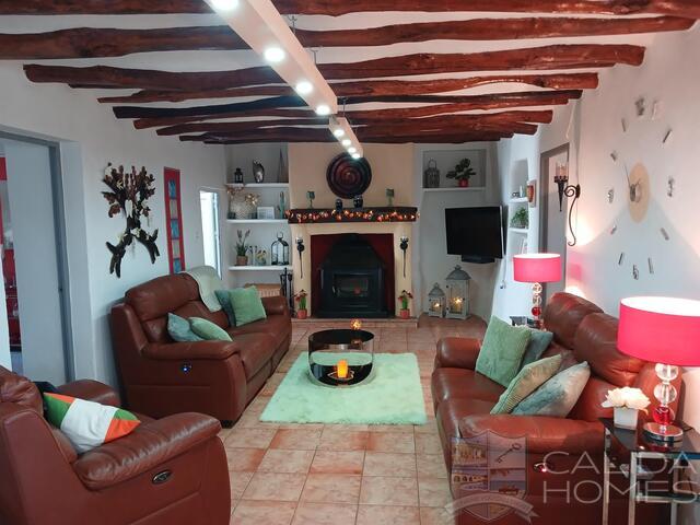 Image No.9-6 Bed Townhouse for sale