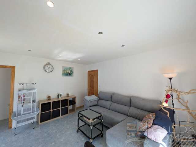 Image No.11-3 Bed Townhouse for sale