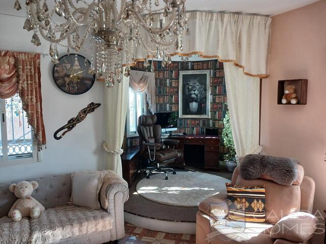 Image No.10-3 Bed Villa for sale