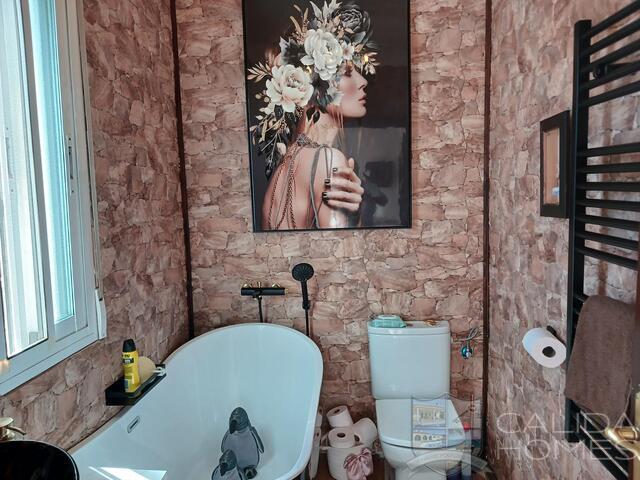 Image No.7-3 Bed Villa for sale