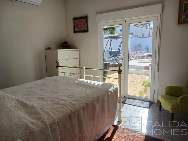 Image No.18-3 Bed Villa for sale