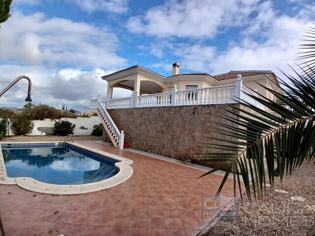 Image No.1-3 Bed Villa for sale