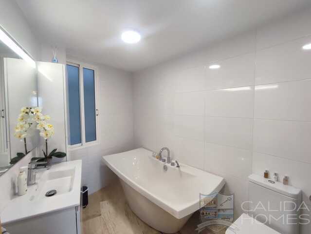 Image No.12-3 Bed Apartment for sale