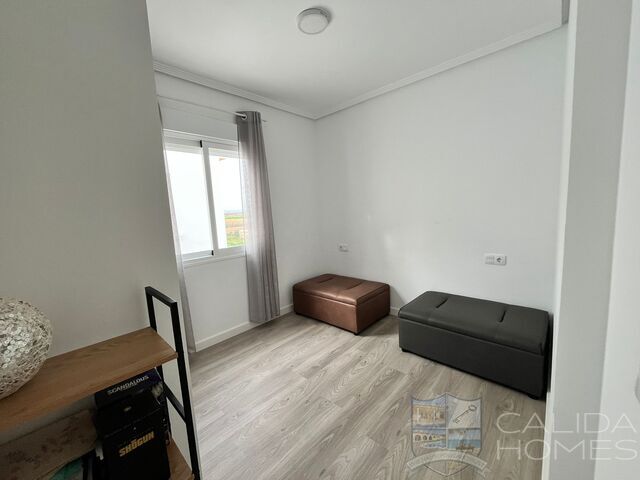 Image No.12-3 Bed Townhouse for sale