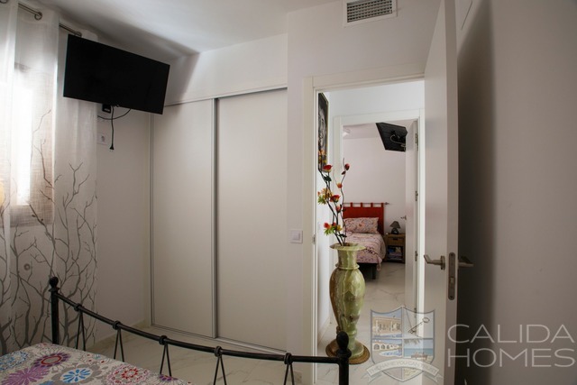 Image No.12-3 Bed Apartment for sale