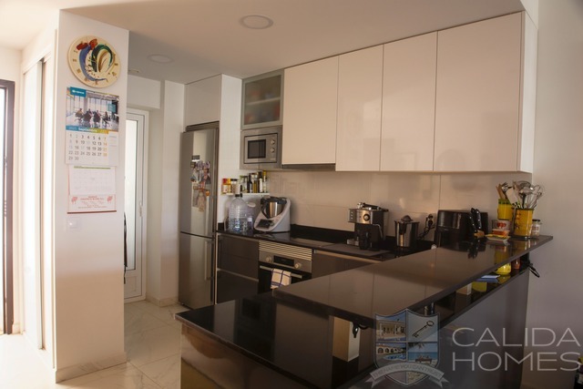 Image No.8-3 Bed Apartment for sale