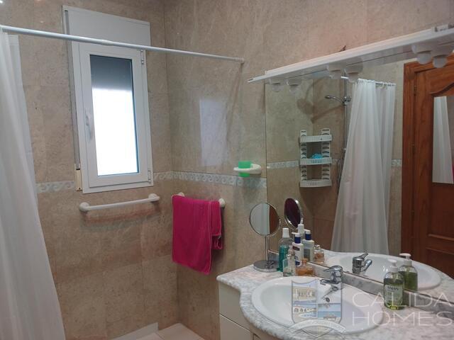 Image No.18-4 Bed Villa for sale