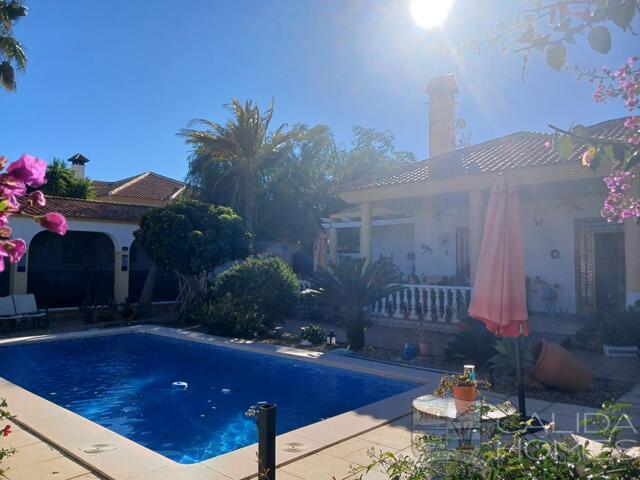 Image No.2-4 Bed Villa for sale