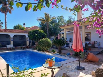 villa-de-las-palmas--resale-villa-for-sale-in