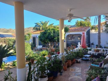 villa-de-las-palmas--resale-villa-for-sale-in